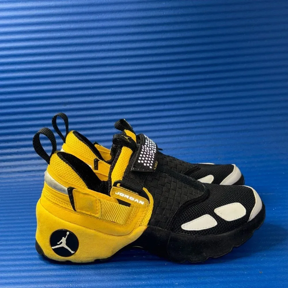 Size 6- Women’s Nike Air Jordan Trunner LX Premier Black/Yellow 2006 4.5Y